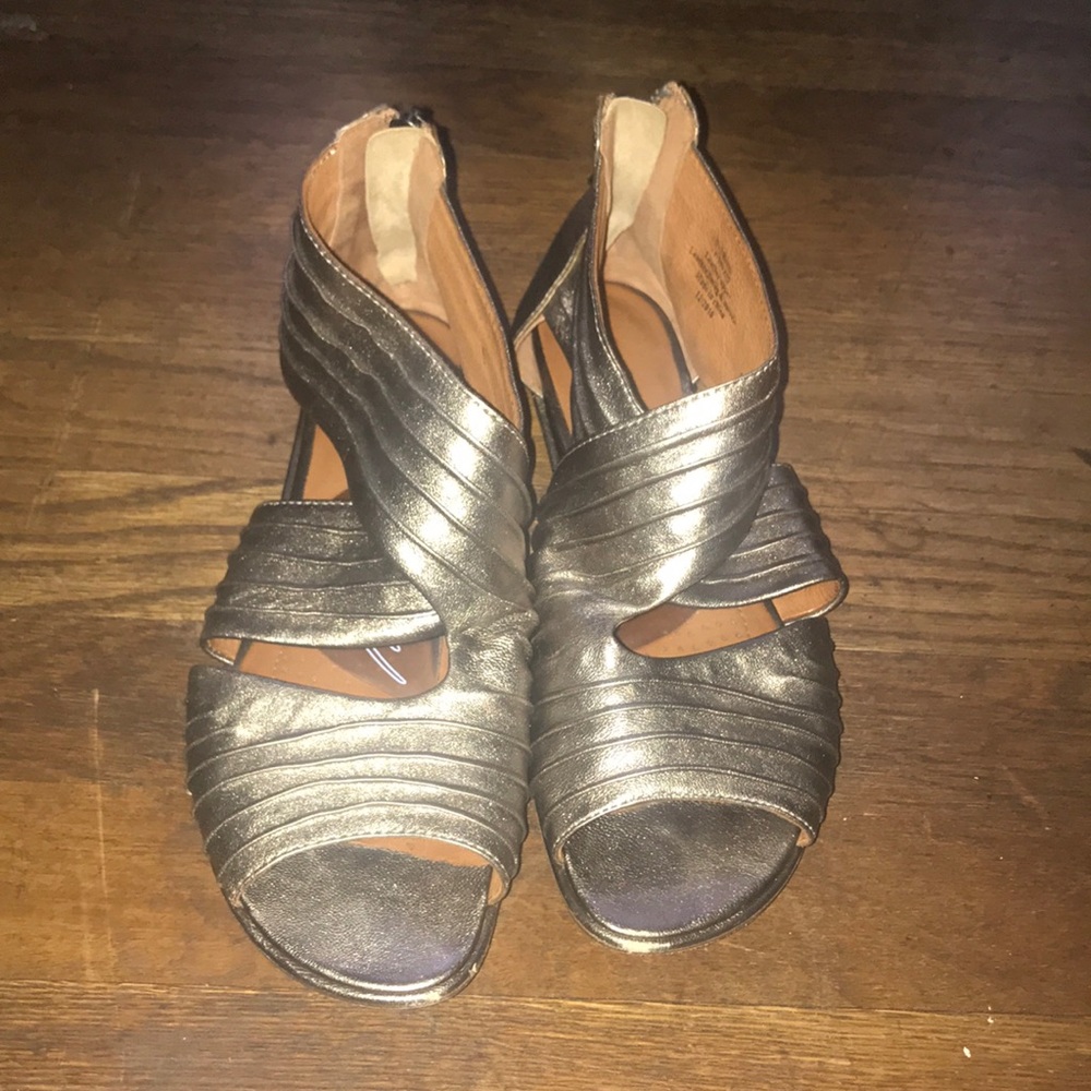 Genial soul sandals